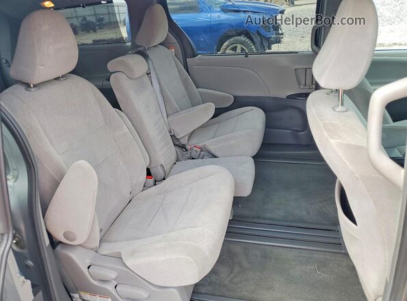 5TDKZ3DC0HS863653 2017 TOYOTA SIENNA Silver Սալոնի հետևի տեսք