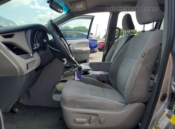 5TDKZ3DC0HS863653 2017 TOYOTA SIENNA Silver Սալոնի դիմացի տեսք