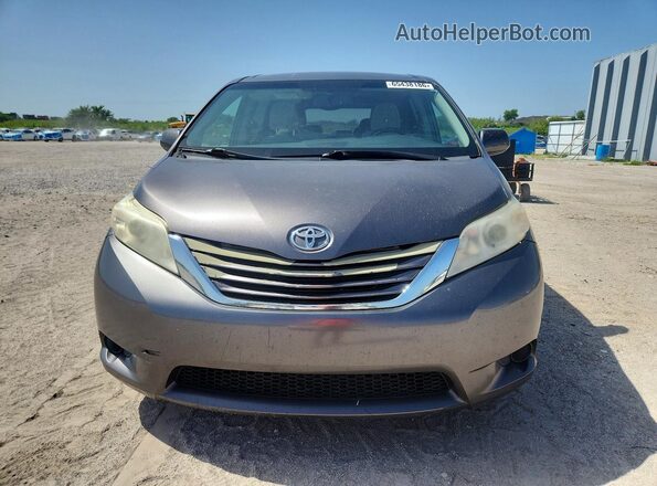 5TDKZ3DC0HS870196 2017 TOYOTA SIENNA Gray Вид спереду