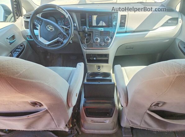 5TDKZ3DC0HS870196 2017 TOYOTA SIENNA Gray Вид панелі приладів