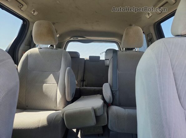5TDKZ3DC0HS870196 2017 TOYOTA SIENNA Gray Вид задніх сидінь