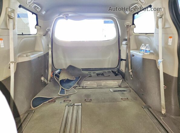 5TDKZ3DC0LS041475 2020 TOYOTA SIENNA Burgundy Widok tylnych siedzeń