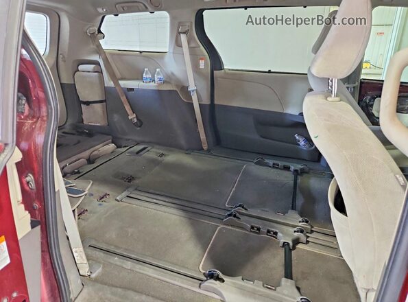 5TDKZ3DC0LS041475 2020 TOYOTA SIENNA Burgundy Widok wnętrza z tyłu