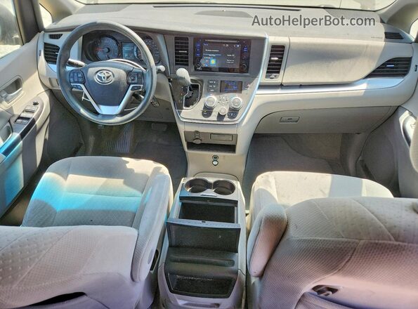 5TDKZ3DC1HS794715 2017 TOYOTA SIENNA Gray Widok deski rozdzielczej