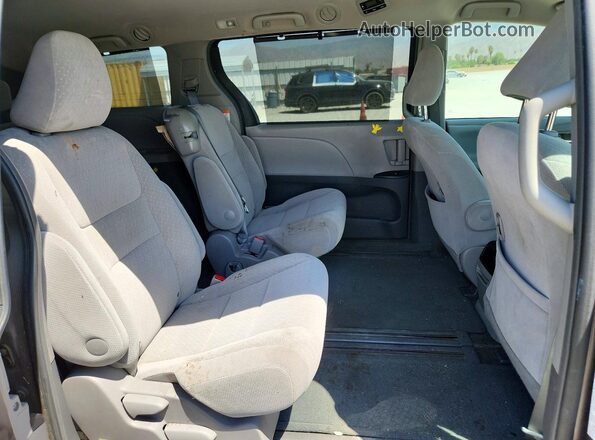 5TDKZ3DC1HS794715 2017 TOYOTA SIENNA Gray Widok wnętrza z tyłu