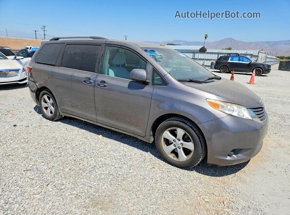 5TDKZ3DC1HS794715 2017 TOYOTA SIENNA Gray Przód prawy