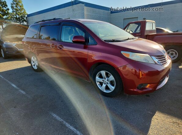5TDKZ3DC1HS807687 2017 TOYOTA SIENNA Burgundy Front right