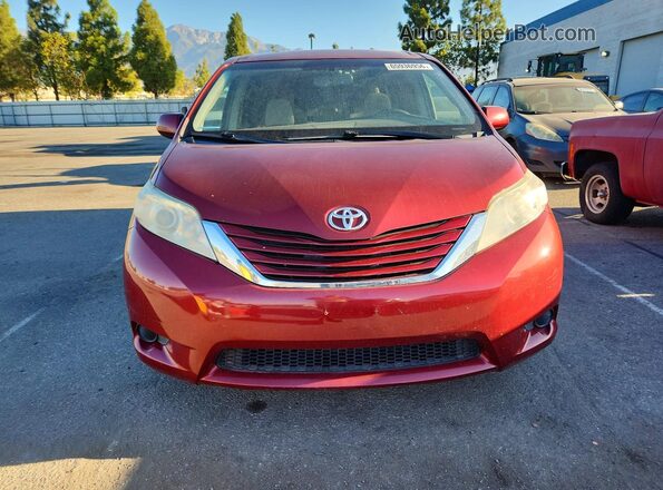 5TDKZ3DC1HS807687 2017 TOYOTA SIENNA Burgundy Front view