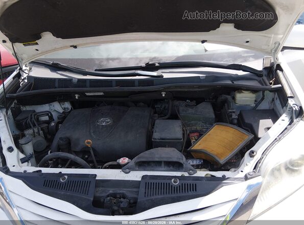 5TDKZ3DC1HS863502 2017 TOYOTA SIENNA White Rear view
