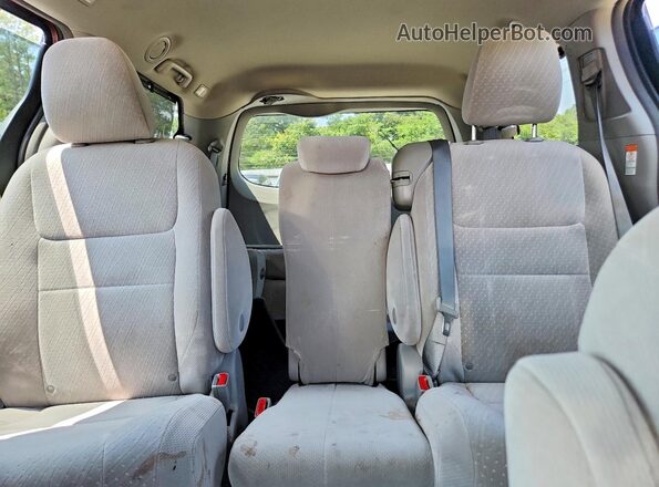 5TDKZ3DC1JS903051 2018 TOYOTA SIENNA Burgundy Հետևի նստատեղերի տեսք