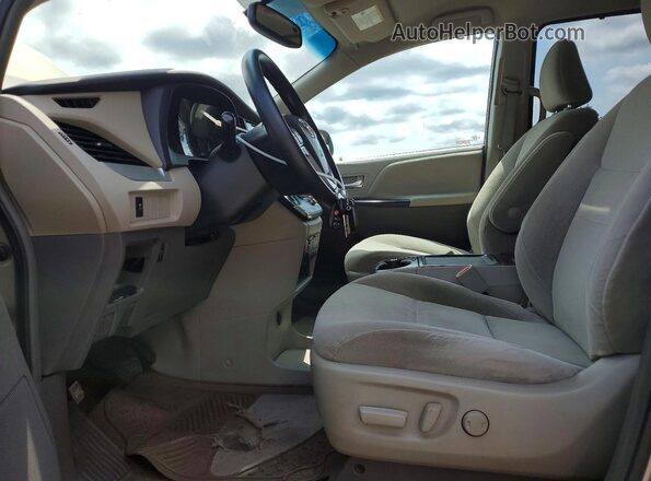 5TDKZ3DC2HS799745 2017 TOYOTA SIENNA Tan Вид салону спереду