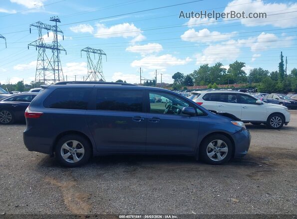 5TDKZ3DC2HS849379 2017 TOYOTA SIENNA Gray Вид задньої частини салону