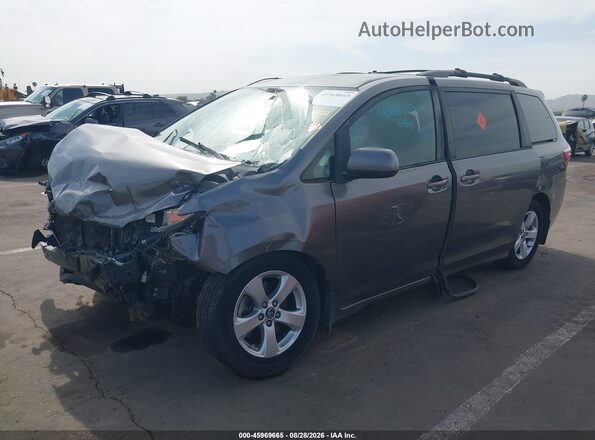 5TDKZ3DC2JS924524 2018 TOYOTA SIENNA Gray წინა მარცხენა ხედი სამი მეოთხედიდან