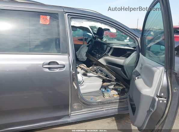 5TDKZ3DC2JS924524 2018 TOYOTA SIENNA Gray წინა სალონის ხედი