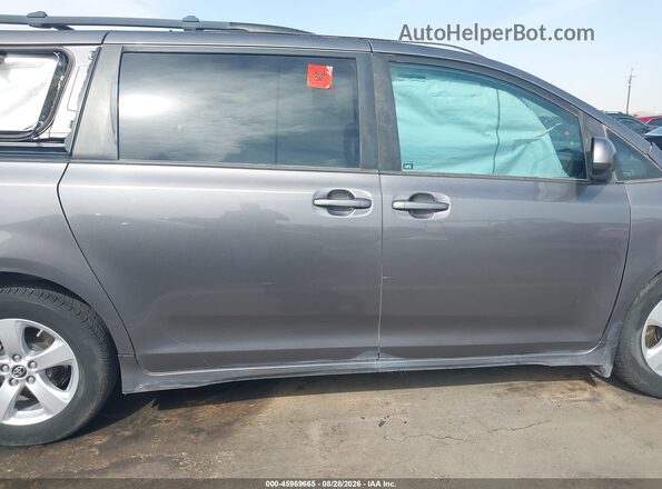 5TDKZ3DC2JS924524 2018 TOYOTA SIENNA Gray უკანა სალონის ხედი