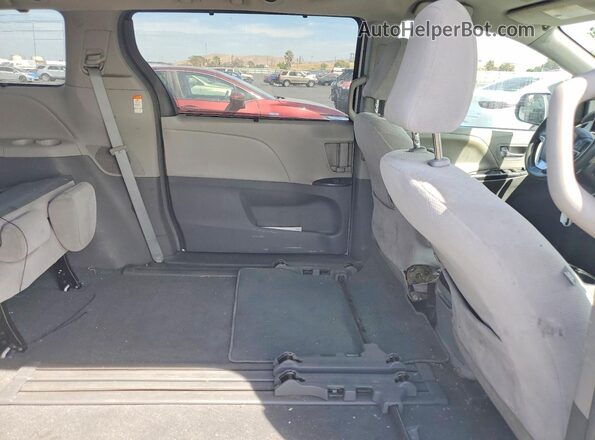 5TDKZ3DC2KS013286 2019 TOYOTA SIENNA White Вид задньої частини салону