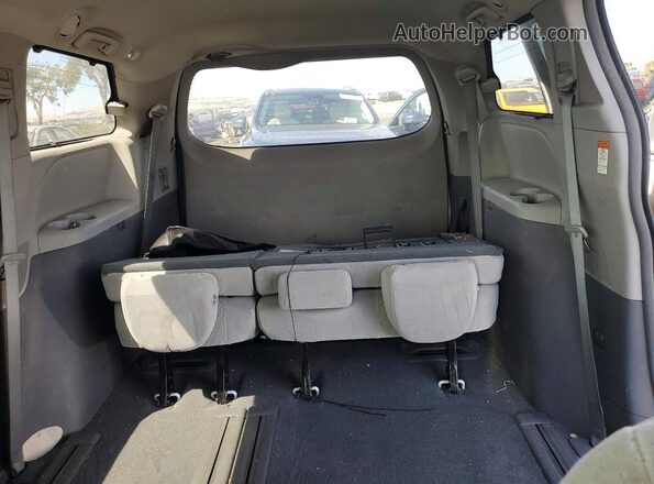 5TDKZ3DC2KS013286 2019 TOYOTA SIENNA White Հետևի նստատեղերի տեսք