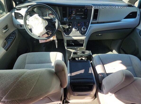 5TDKZ3DC3HS857507 2017 TOYOTA SIENNA Серый Вид панели приборов