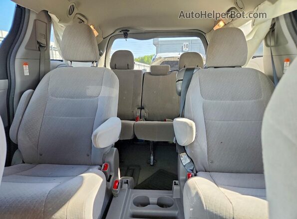 5TDKZ3DC3HS857507 2017 TOYOTA SIENNA Серый Вид задних сидений