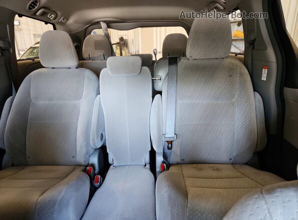 5TDKZ3DC3HS888790 2017 TOYOTA SIENNA Maroon უკანა სავარძლების ხედი