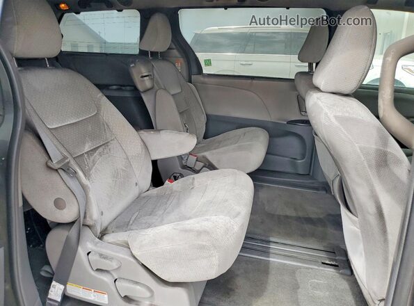 5TDKZ3DC3JS948198 2018 TOYOTA SIENNA Gray Widok wnętrza z tyłu