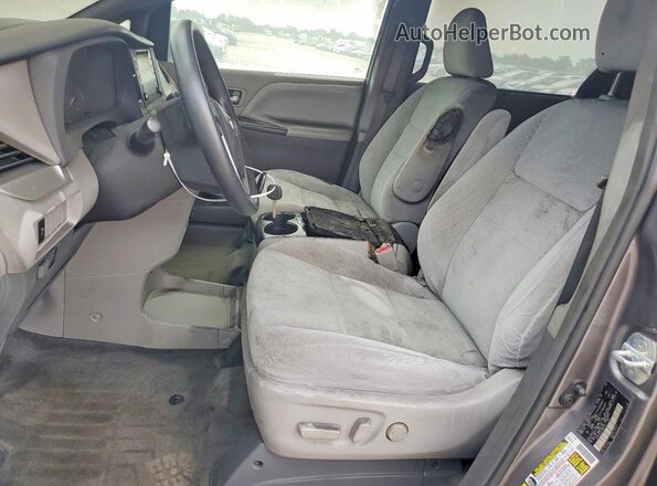 5TDKZ3DC3JS948198 2018 TOYOTA SIENNA Gray Widok wnętrza z przodu