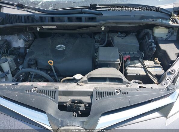 5TDKZ3DC3JS956754 2018 TOYOTA SIENNA Серый Вид сзади