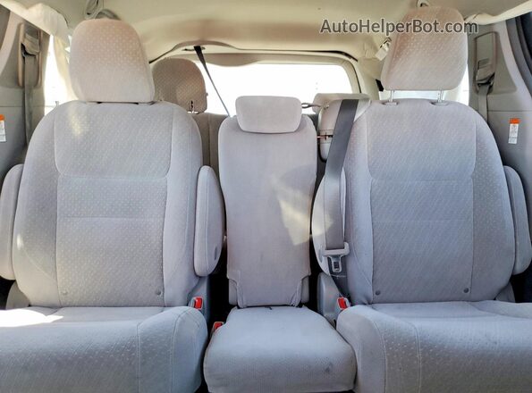 5TDKZ3DC3KS008744 2019 TOYOTA SIENNA Burgundy Вид задніх сидінь