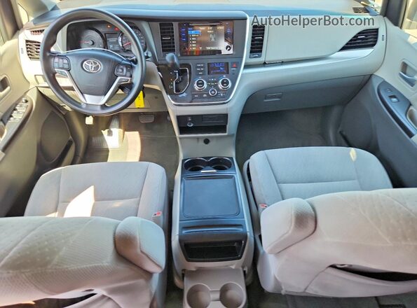5TDKZ3DC4HS784261 2017 TOYOTA SIENNA Gray Առջևի վահանակի տեսք