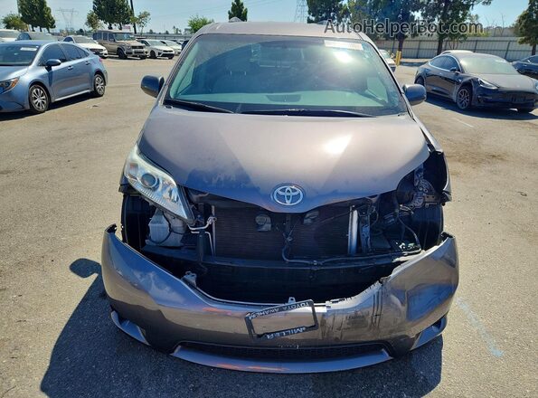 5TDKZ3DC4HS784261 2017 TOYOTA SIENNA Gray Դիմացի տեսք