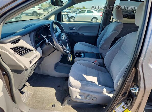 5TDKZ3DC4HS784261 2017 TOYOTA SIENNA Gray Սալոնի դիմացի տեսք