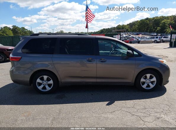 5TDKZ3DC4HS824628 2017 TOYOTA SIENNA Gray Widok wnętrza z tyłu
