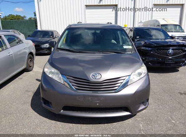 5TDKZ3DC4HS824628 2017 TOYOTA SIENNA Gray Widok zestawu wskaźników