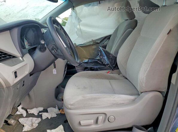 5TDKZ3DC4HS827271 2017 TOYOTA SIENNA Blue Вид салону спереду
