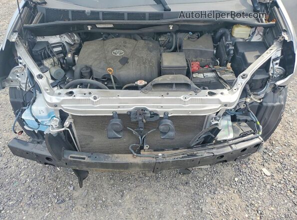 5TDKZ3DC4HS852722 2017 TOYOTA SIENNA Silver Widok komory silnika