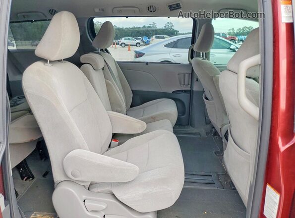 5TDKZ3DC4JS905764 2018 TOYOTA SIENNA Maroon Rear interior view