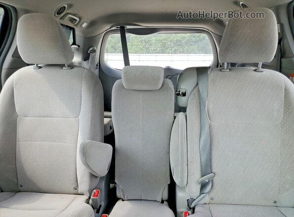 5TDKZ3DC4JS905764 2018 TOYOTA SIENNA Maroon Rear seats view