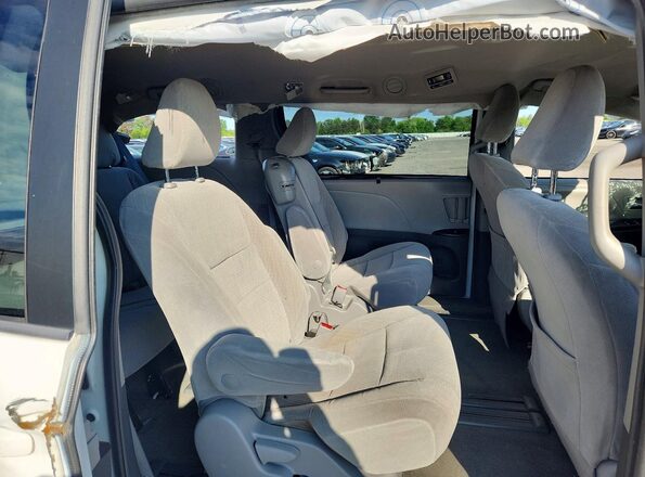 5TDKZ3DC4JS922869 2018 TOYOTA SIENNA White Вид задньої частини салону