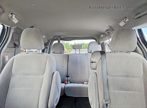 5TDKZ3DC4JS922869 2018 TOYOTA SIENNA White Вид задніх сидінь
