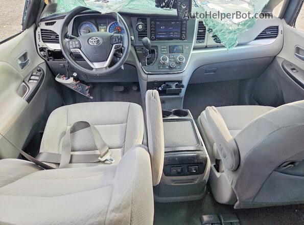 5TDKZ3DC4JS922869 2018 TOYOTA SIENNA White Вид панелі приладів