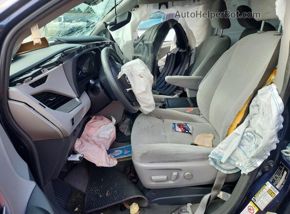 5TDKZ3DC4JS942667 2018 TOYOTA SIENNA Blue Vista interior delantera