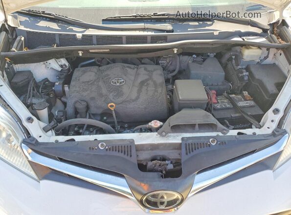 5TDKZ3DC4JS960957 2018 TOYOTA SIENNA White Vista del compartimento del motor