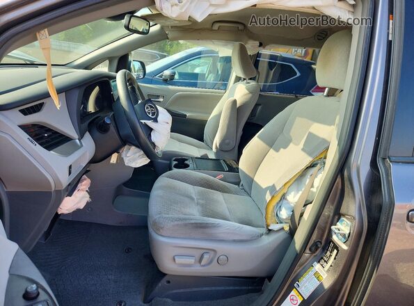 5TDKZ3DC5JS926381 2018 TOYOTA SIENNA Gray Front interior view
