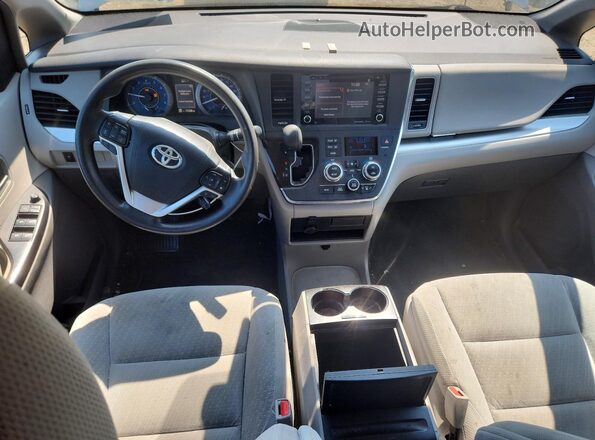 5TDKZ3DC6JS952441 2018 TOYOTA SIENNA Серебряный Вид панели приборов