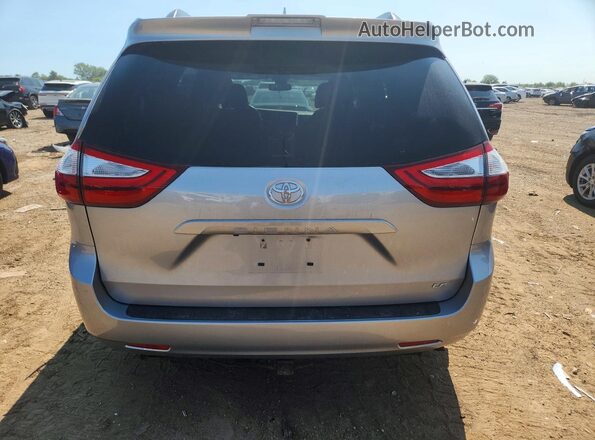 5TDKZ3DC6JS952441 2018 TOYOTA SIENNA Серебряный Вид сзади