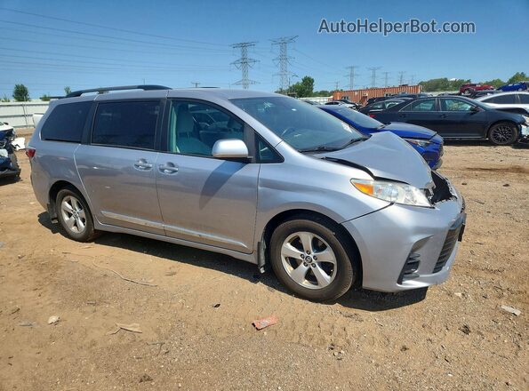 5TDKZ3DC6JS952441 2018 TOYOTA SIENNA Серебряный Передняя правая четверть