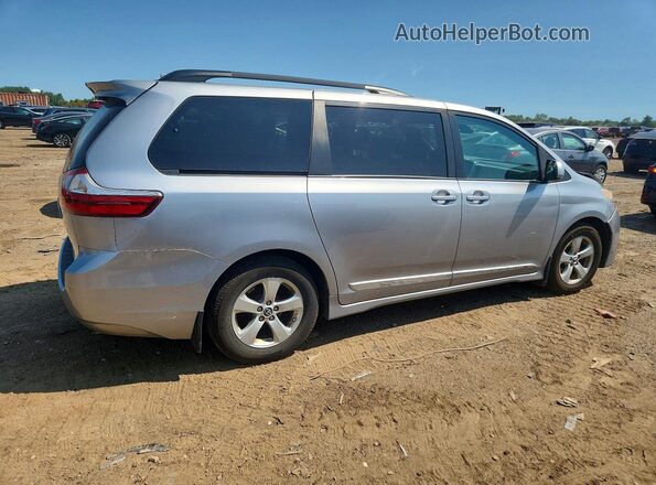 5TDKZ3DC6JS952441 2018 TOYOTA SIENNA Серебряный Задняя правая четверть