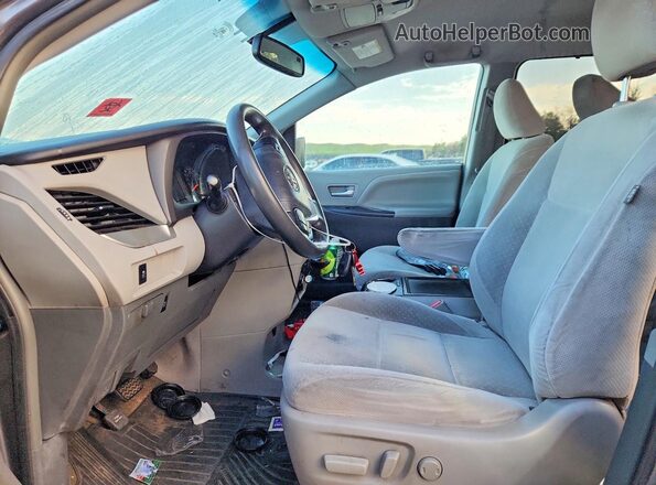 5TDKZ3DC7HS781998 2017 TOYOTA SIENNA Gray Front interior view