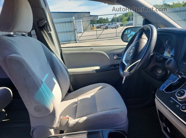5TDKZ3DC7HS793939 2017 TOYOTA SIENNA Gray წინა სალონის ხედი