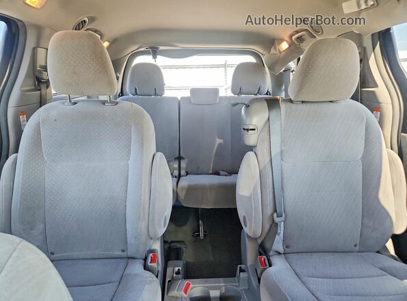 5TDKZ3DC7HS793939 2017 TOYOTA SIENNA Gray უკანა სავარძლების ხედი